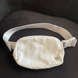 Lululemon belt bag 1L